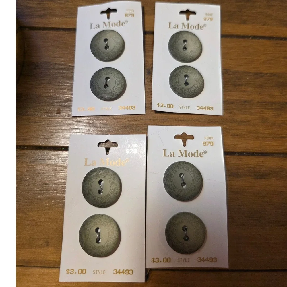 La Mode Buttons Olive Green Etched Scroll Round 2-Hole 7/8 Inch 22mm